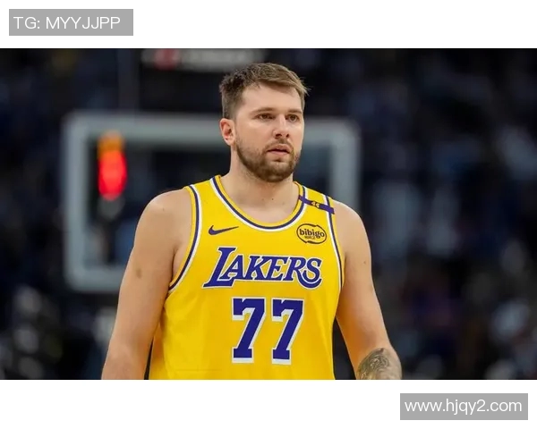 东契奇与莫里斯的对决谁能在赛场上笑到最后揭开胜负之谜